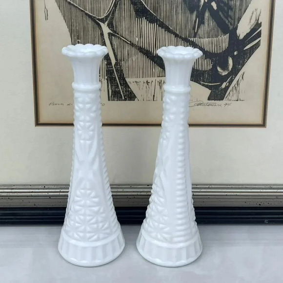 Vintage Collection Tall Milk Glass Single Stem Bud Vase White Sz 8" - Picture 6 of 8